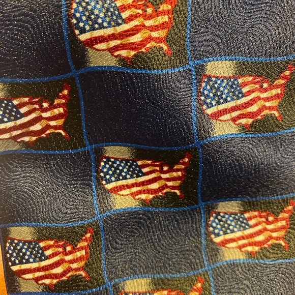 Patriotic Men’s Neck Tie with US silhouette American Flag Design - Picture 2 of 8